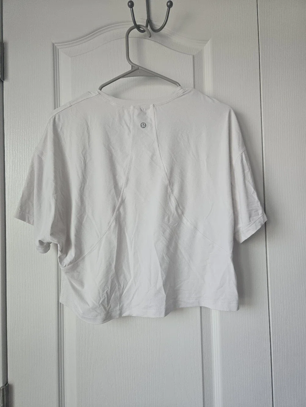 lululemon athletica Ed Curtis White Cropped Logo Tee Soze 8-10